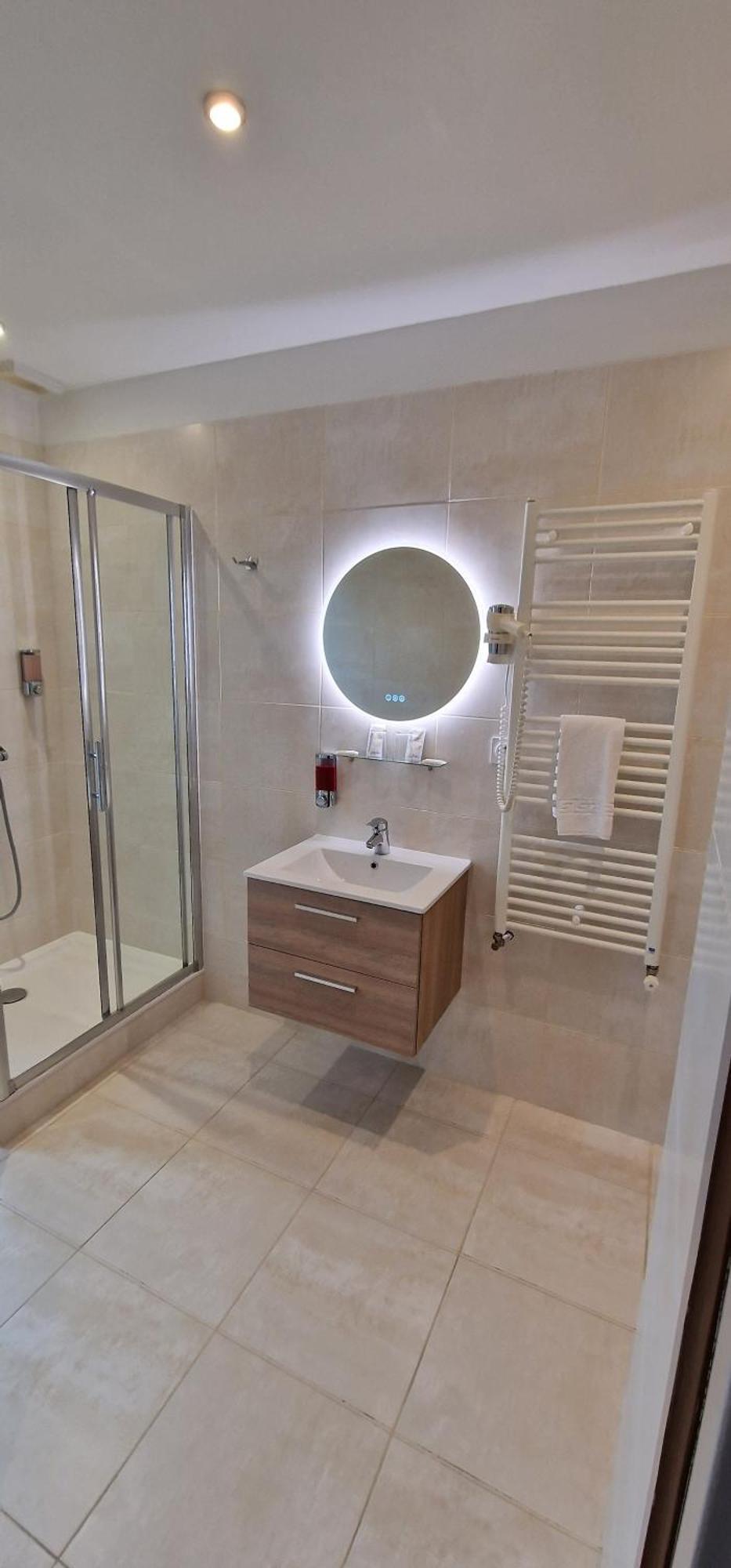 Hotel Le Bellevue Guer Екстериор снимка