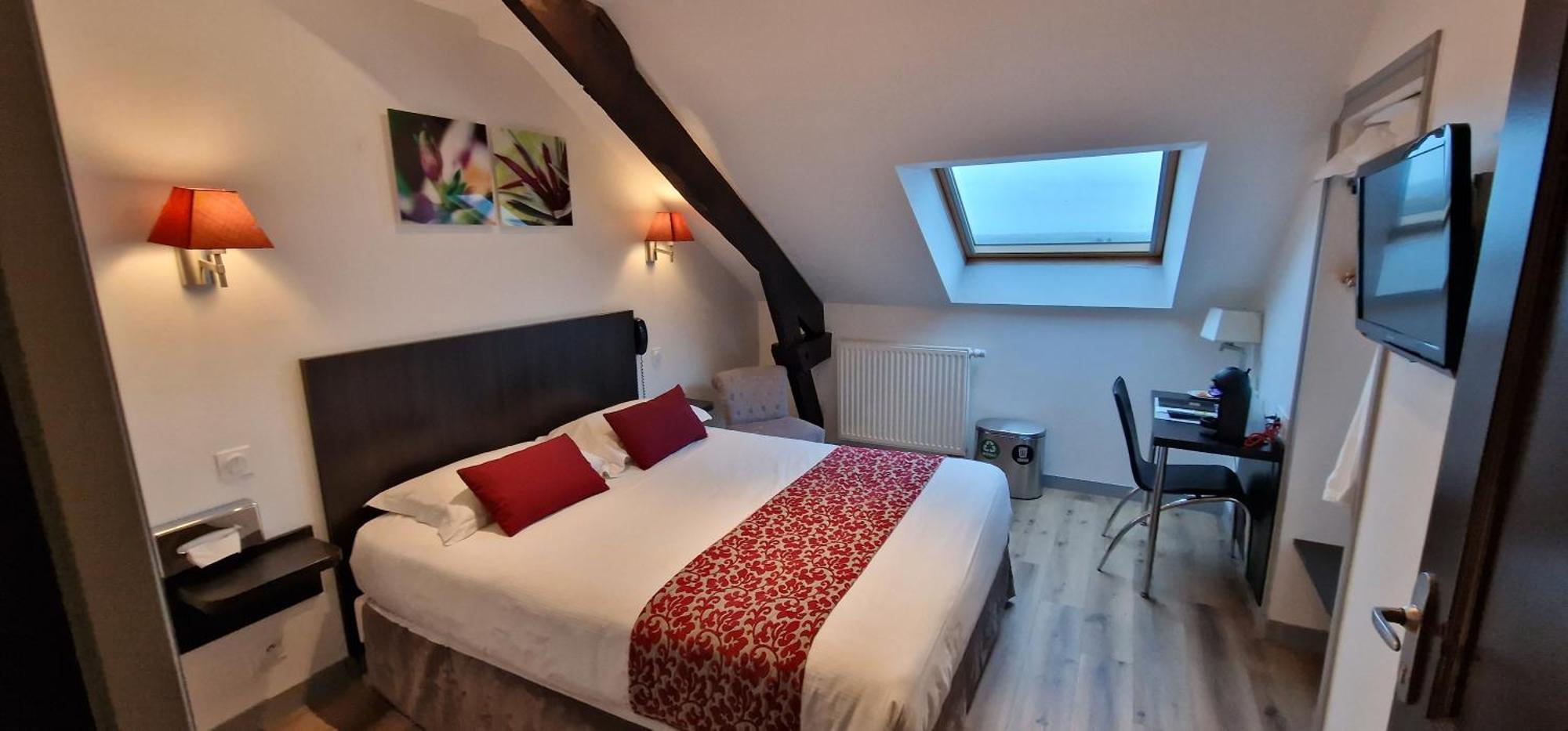 Hotel Le Bellevue Guer Екстериор снимка