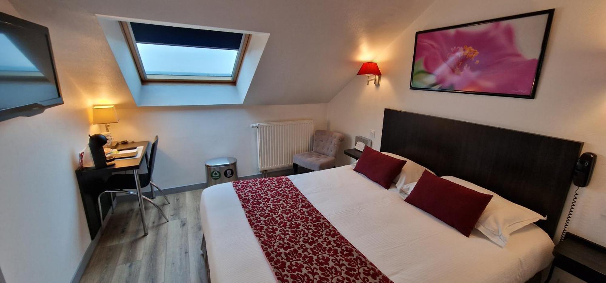 Hotel Le Bellevue Guer Екстериор снимка