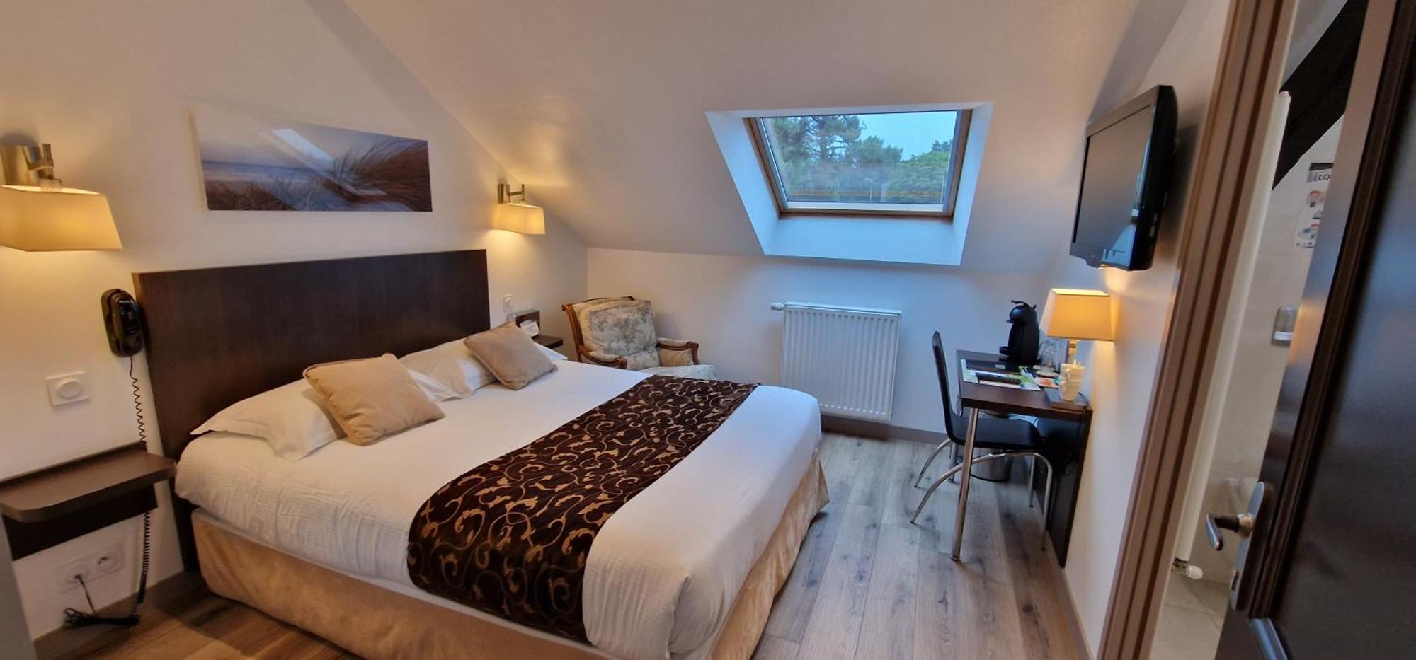 Hotel Le Bellevue Guer Екстериор снимка