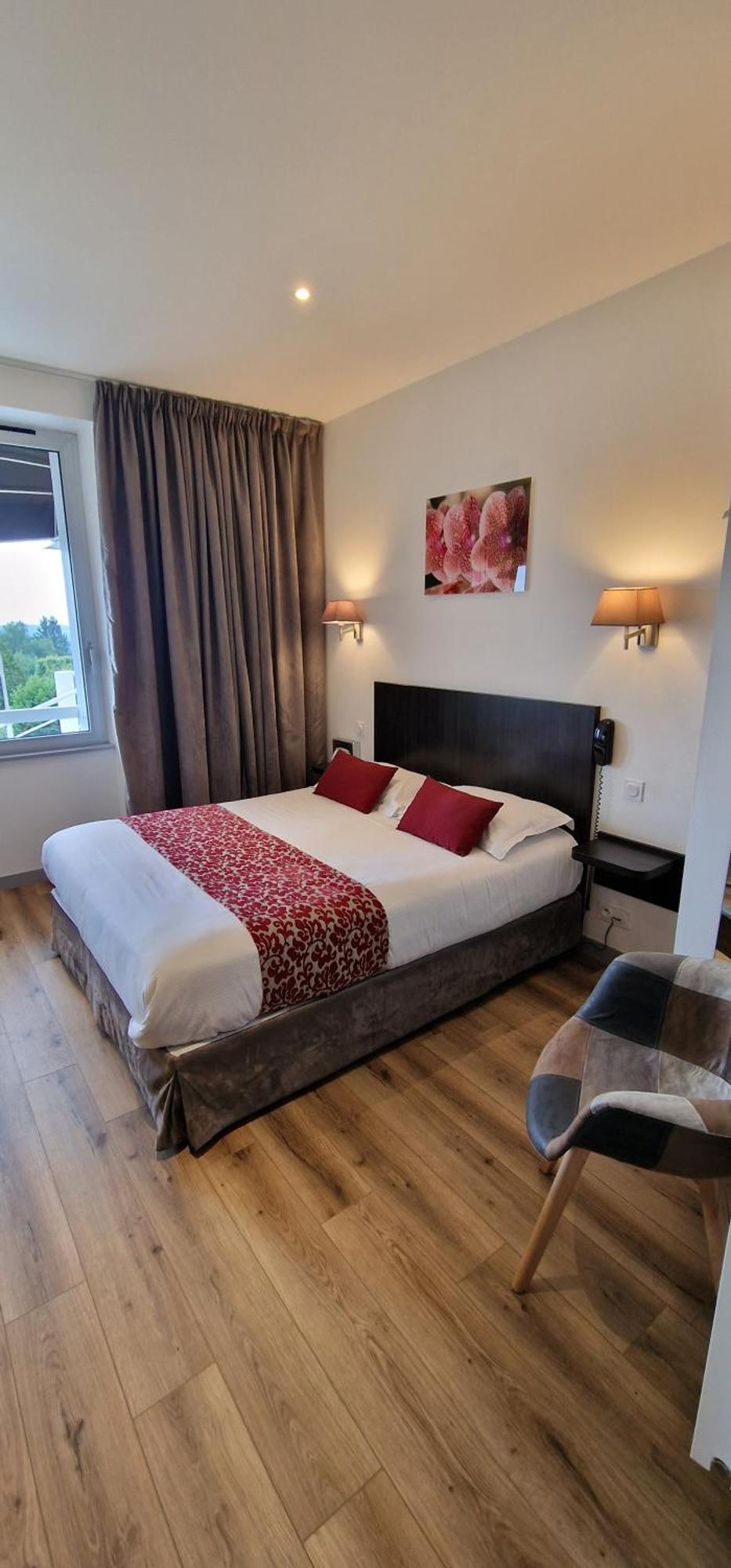 Hotel Le Bellevue Guer Екстериор снимка