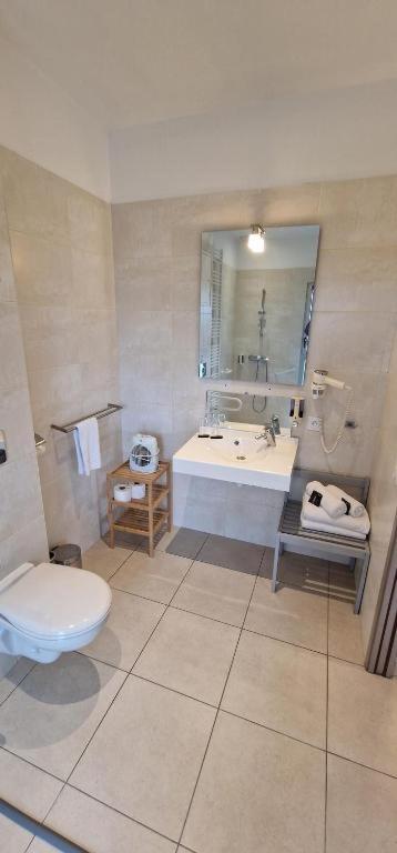 Hotel Le Bellevue Guer Екстериор снимка