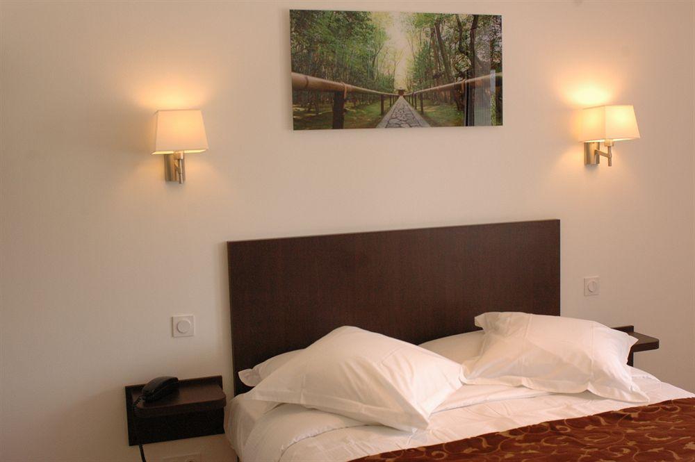 Hotel Le Bellevue Guer Екстериор снимка