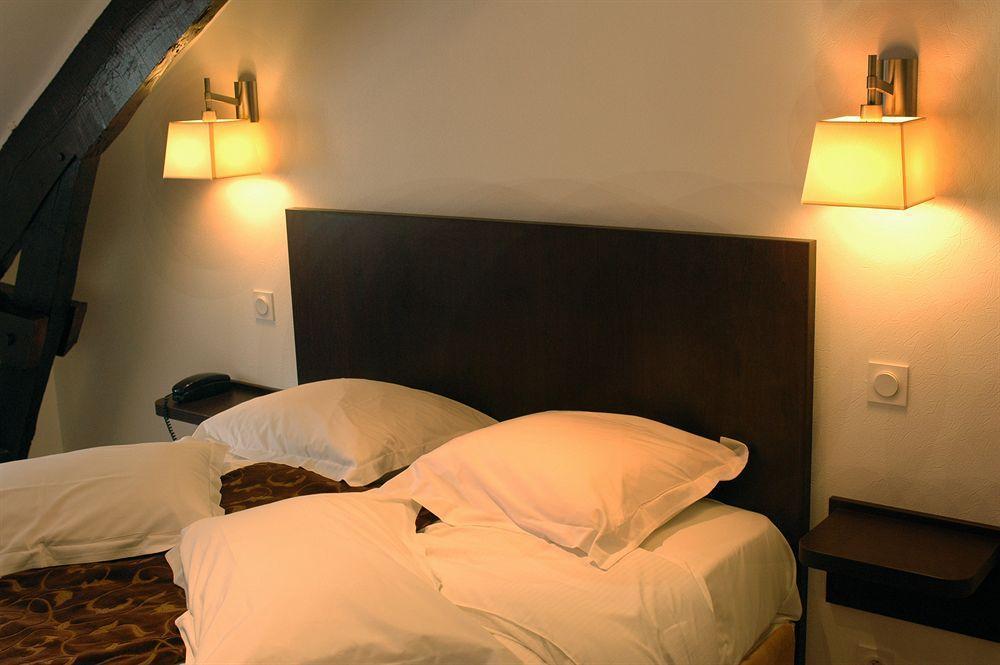 Hotel Le Bellevue Guer Екстериор снимка