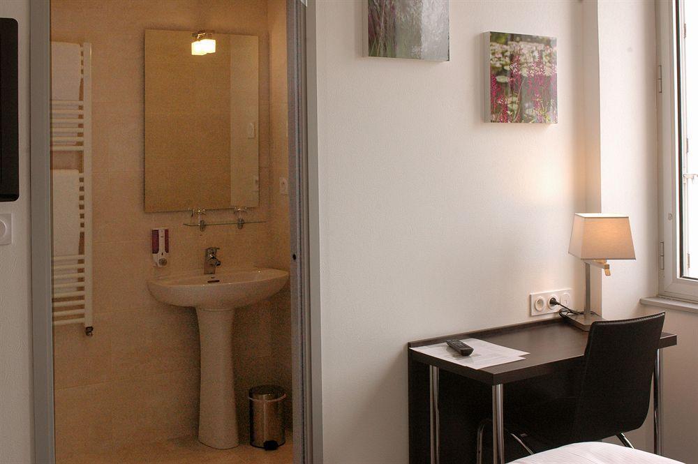 Hotel Le Bellevue Guer Екстериор снимка