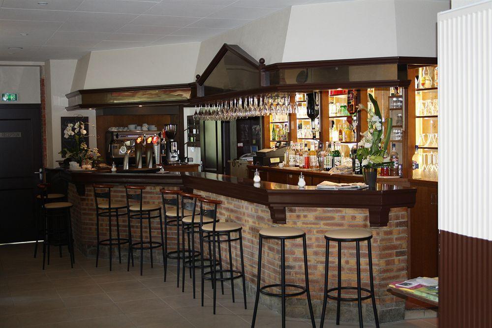 Hotel Le Bellevue Guer Екстериор снимка