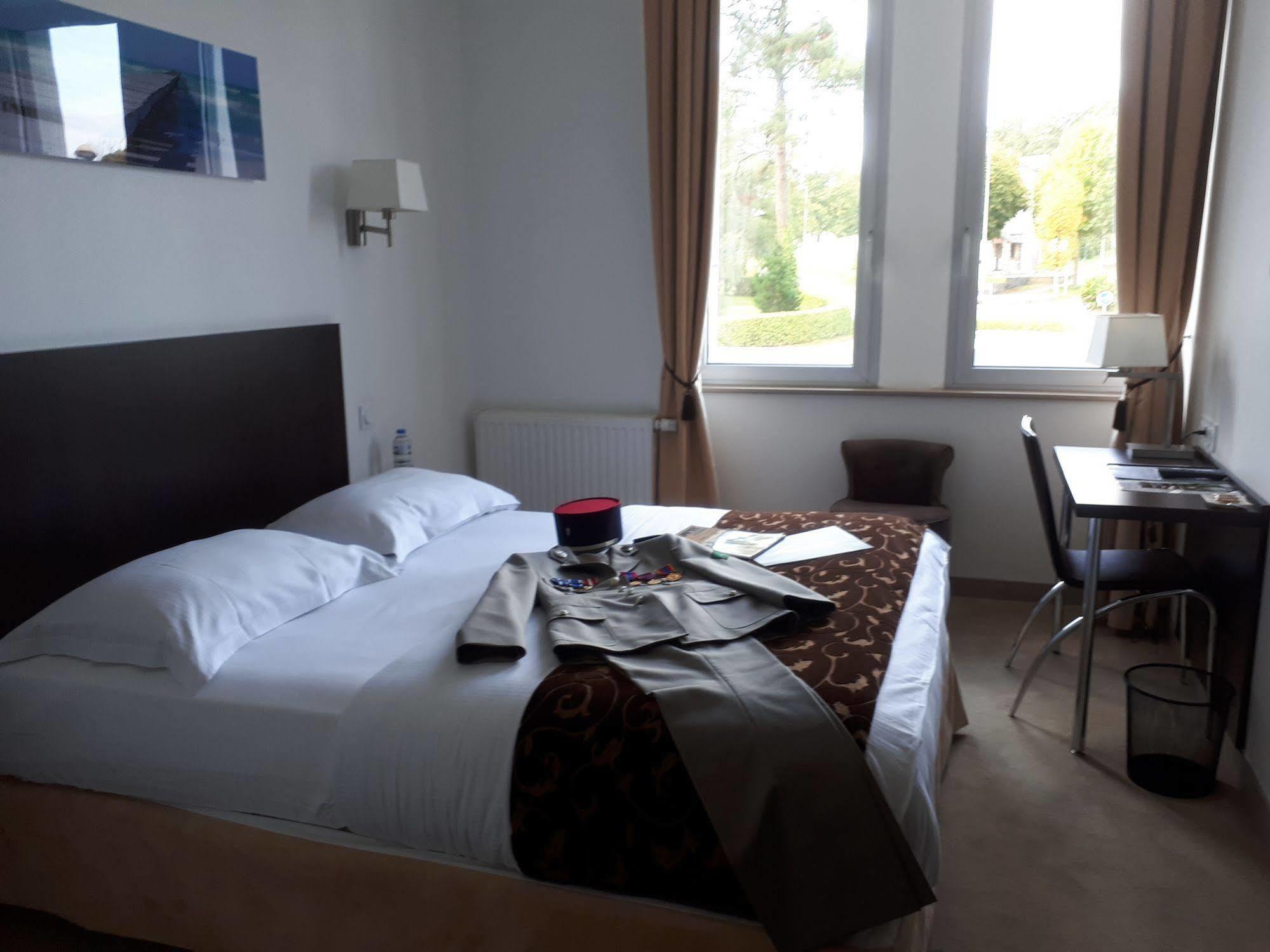 Hotel Le Bellevue Guer Екстериор снимка