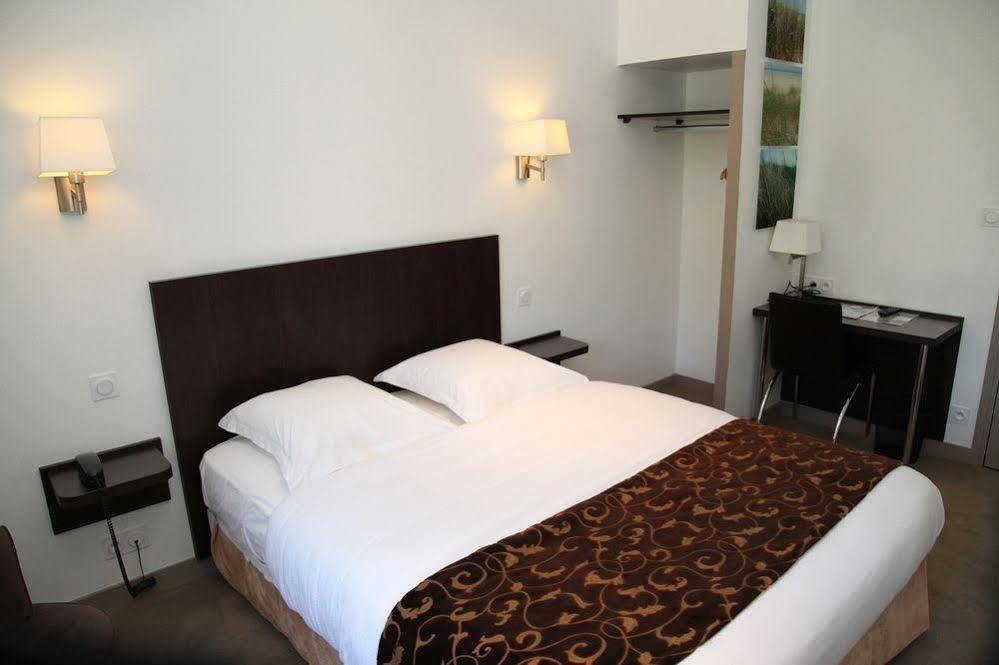 Hotel Le Bellevue Guer Екстериор снимка